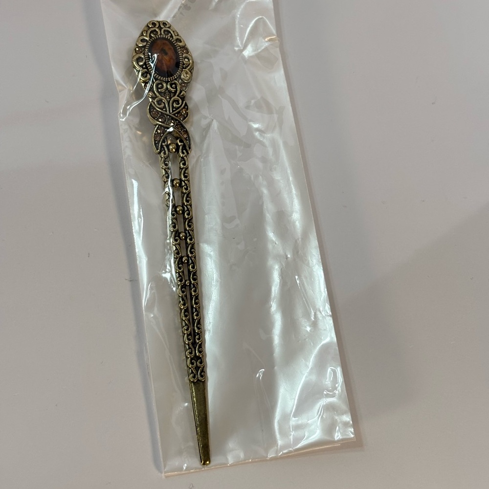 Vintage Style Hair Pin with a Orange Stone &Crystals and Gold Ornate Design
